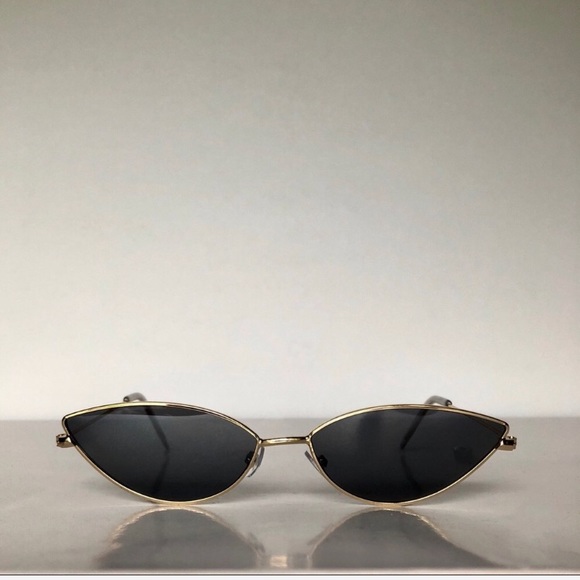 Slim Frame Wired Cat Eye Sunglasses - Picture 6 of 6